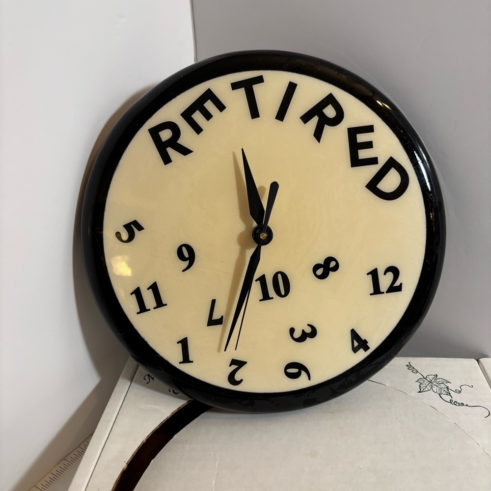 BNIB Whatever I’m retired‎ round cream & black wall clock